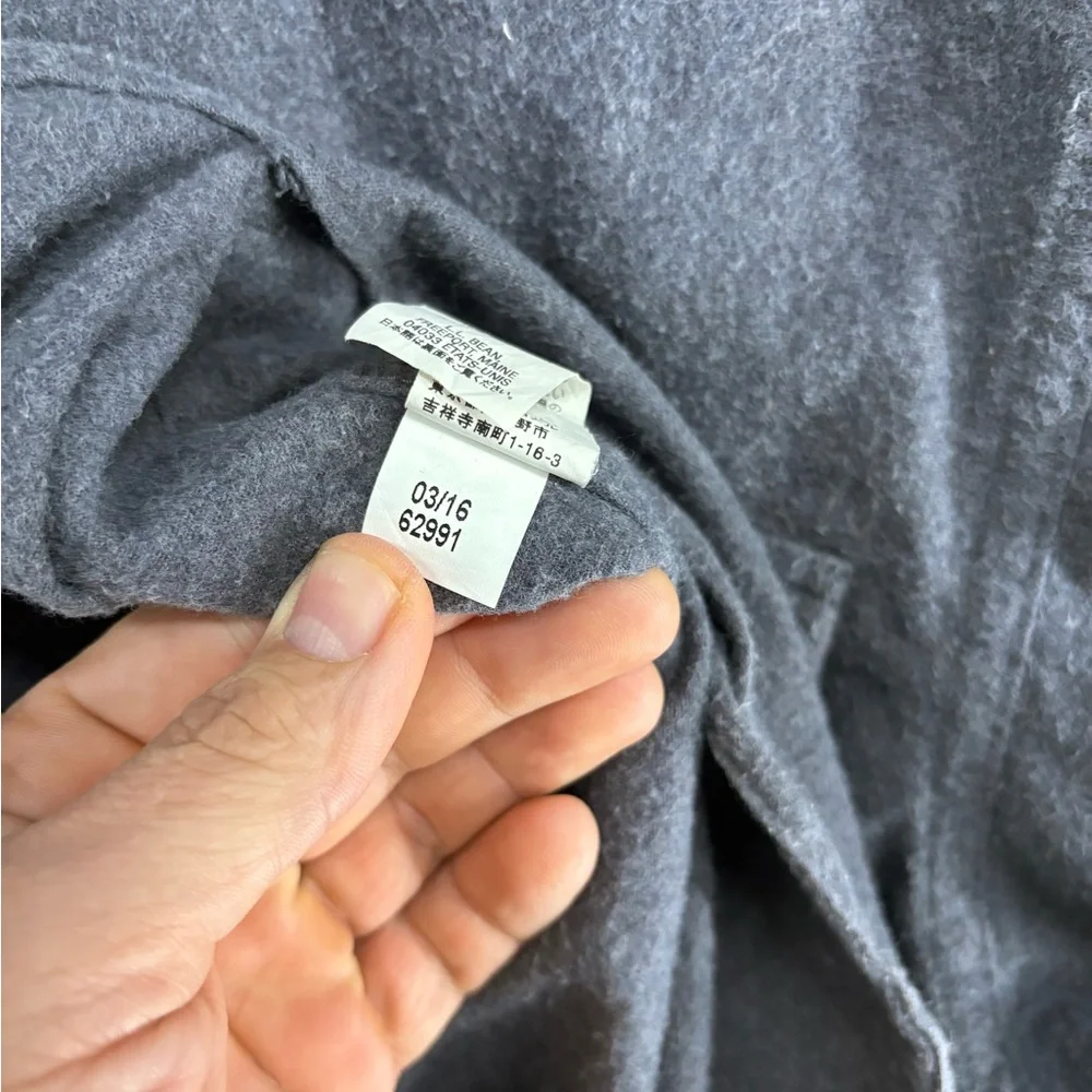 L.L. Bean Men's Button-Down Shirt Jacket in Charcoal Gray